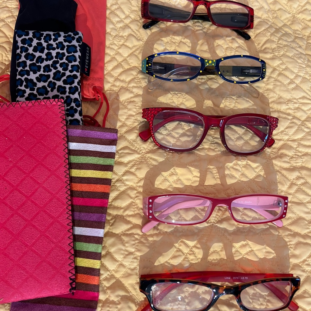 Five pair of fun readers, all in great condition, two 2.75, one 3.0, last pair ?
